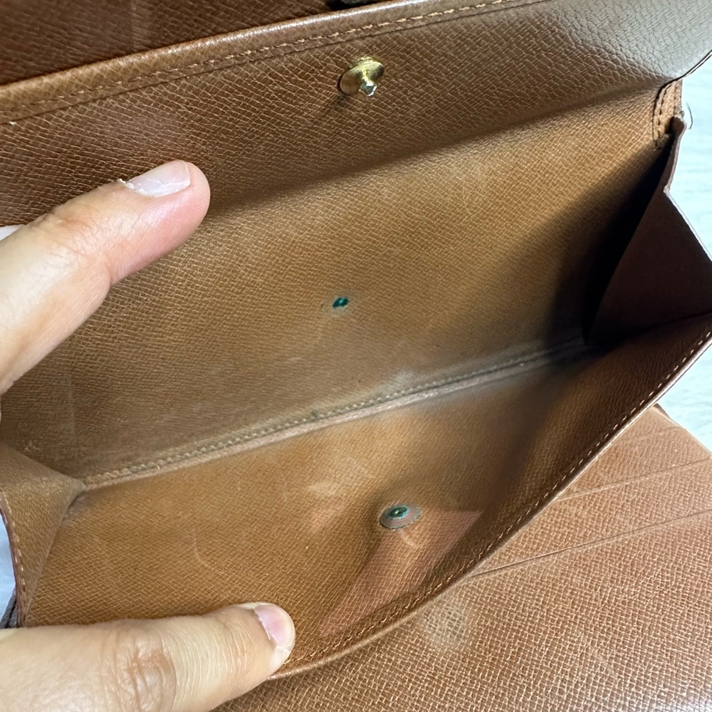 LOUIS VUITTON long passport wallet in monogram - Picture 11 of 17